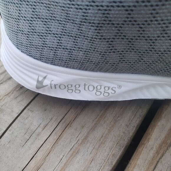 FroggToggs Grey Shortfin sneakers mens size 11 like new - Picture 3 of 8